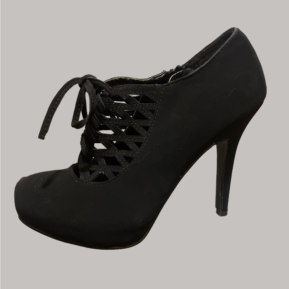 Madeline Girl Maryjane Black Pumps Heels Size 8.5M - Picture 3 of 9